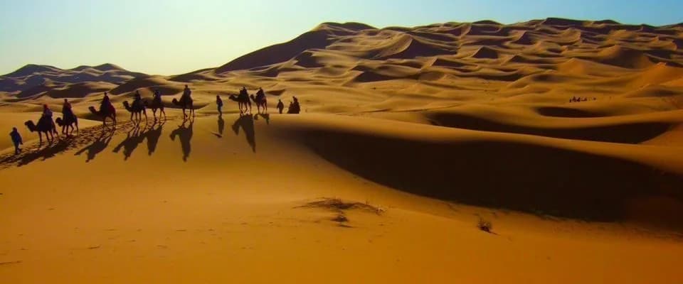 Jour 3 · Marrakech - Aït Benhaddou - Tamegroute - Zagora Jour 6 · Casablanca - Istanbul - Élégant safari dans le désert marocain