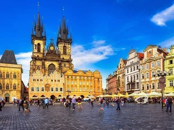 Jour 5 · Vienne visite de Hallstatt et de la région des lacs autrichiens Jour 8 · Budapest - Istanbul - Europe centrale Budapest Vienne Prague Tour