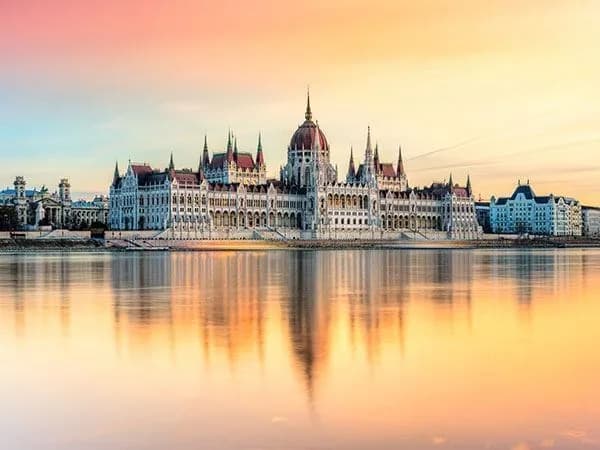 Hongrie Europe centrale Budapest Vienne Prague Tour est un programme de 8 jours offrant une expérience urbaine et culturelle axée sur la Hongrie. Il vise un flux équilibré pour les clients qui souhaitent découvrir la région hongroise pour la première fois. - Europe centrale Budapest Vienne Prague Tour