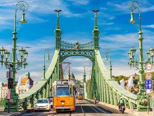 Budapest Jour 1 · Istanbul - Prague - Europe centrale Budapest Vienne Prague Tour