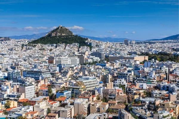 Day 1 · Istanbul - Athens Day 4 Athens - Istanbul - Athens Tour in the Heart of History